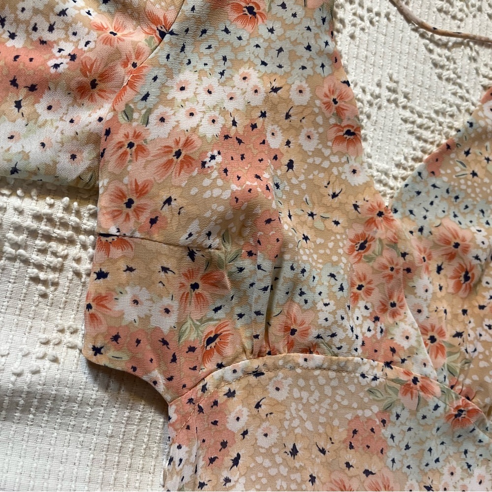 Astr Floral Print Maxi Dress in Peach and Cream - Picture 3 of 6